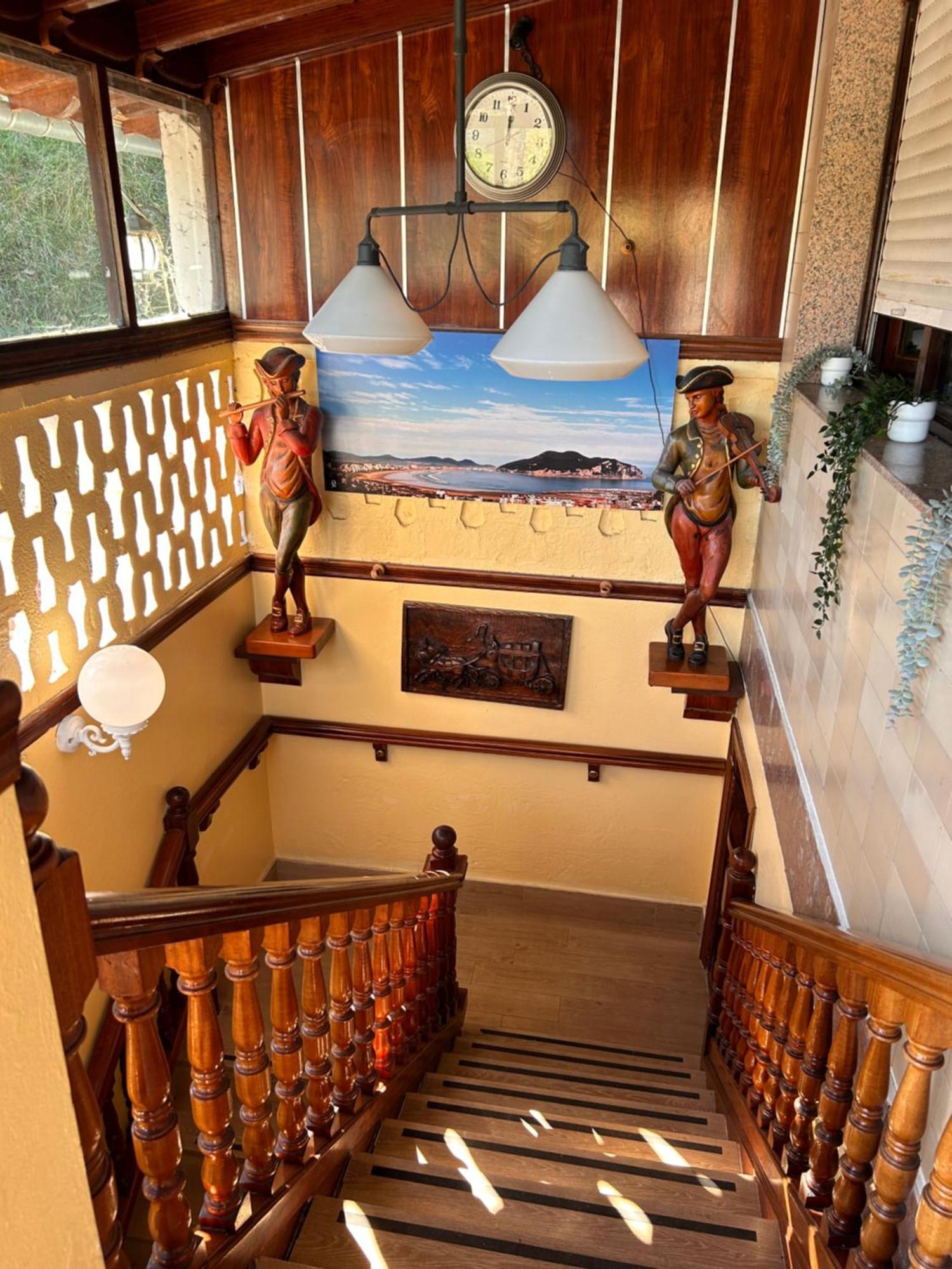 Hostal El Carro Ларедо Екстериор снимка
