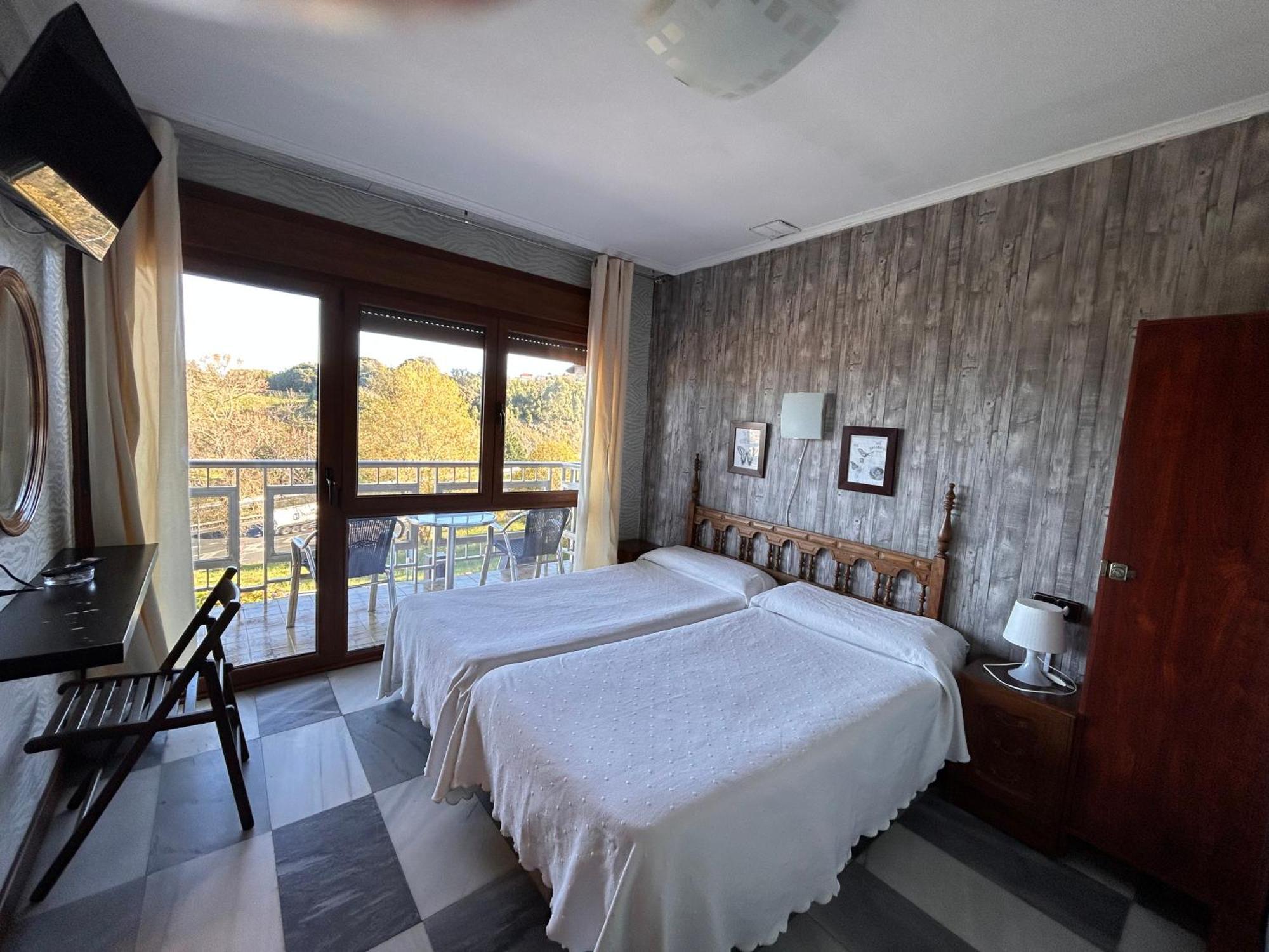 Hostal El Carro Ларедо Екстериор снимка